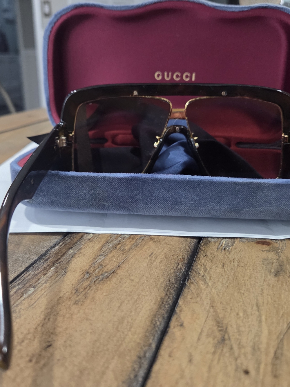 Gucci Black and Gold Logo Sunglasses - Picture 2 of 5